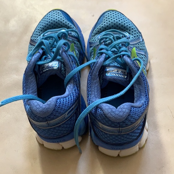 Brooks GTS 17 size 7 - Picture 2 of 5